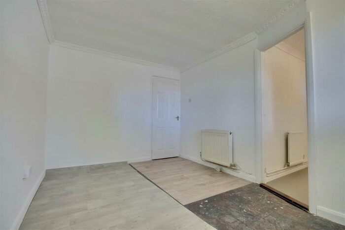 1 Bedroom Flat For Sale In Longfield Avenue, Fareham, PO14