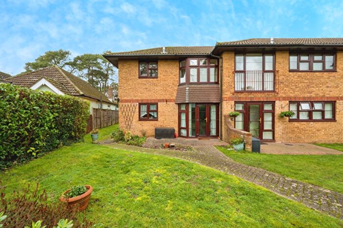 2 Bedroom Flat For Sale In Pine Drive, Southampton, SO18