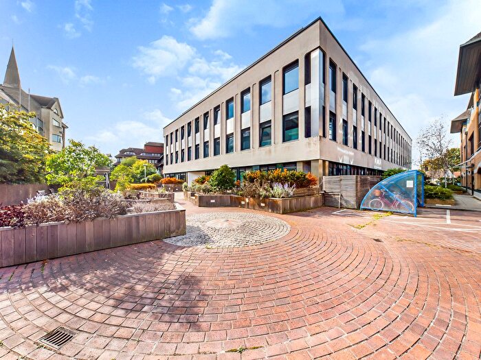 1 Bedroom Flat For Sale In Linden House, Chart Way, Horsham, West Sussex, RH12