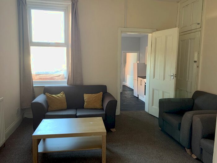 2 Bedroom Flat To Rent In Wingrove Gardens, Newcastle Upon Tyne, Tyne And Wear, NE4