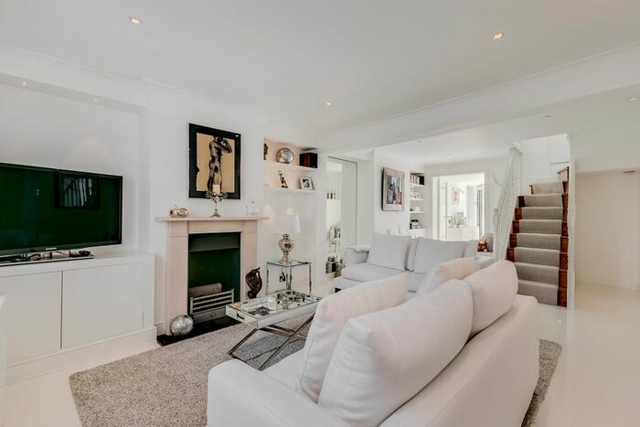 2 Bedroom Detached House To Rent In Sheen Road, Richmond, TW9