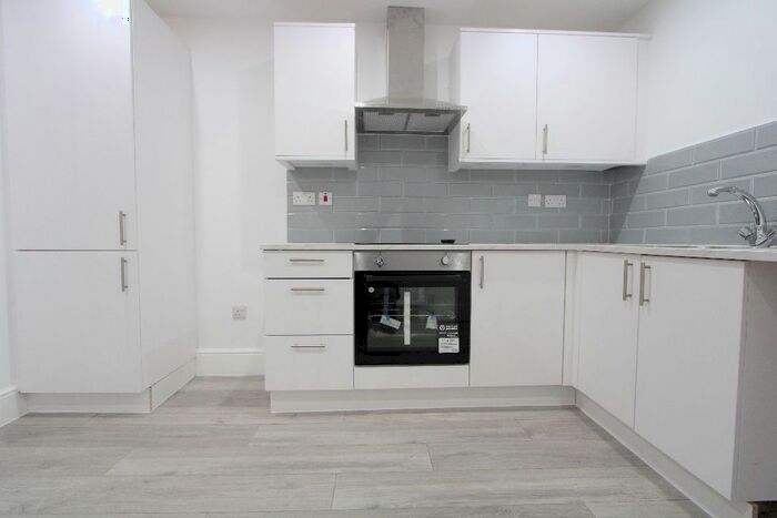 4 Bedroom Flat To Rent In South Lamberth, Vauxhall, SW8