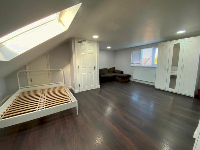 1 Bedroom Studio To Rent In Blythswood Road, Seven Kings, Ilford, IG3