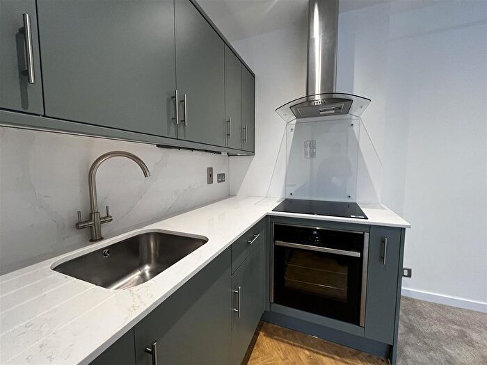 2 Bedroom Flat To Rent In Brixton Hill, London, SW2