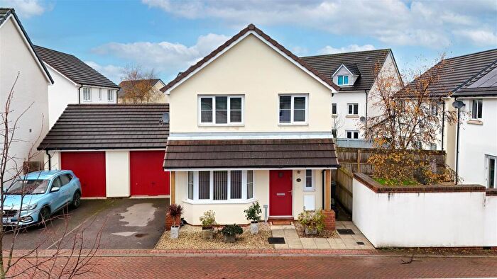 3 Bedroom Link Detached House For Sale In Crockers Close, Roundswell, Barnstaple, EX31