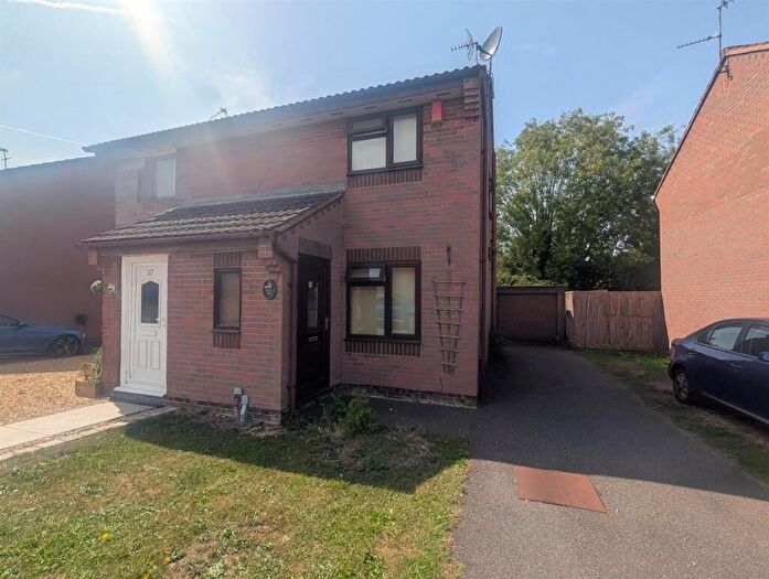 2 Bedroom Semi-Detached House For Sale In Lacey Green, Balderton, NG24