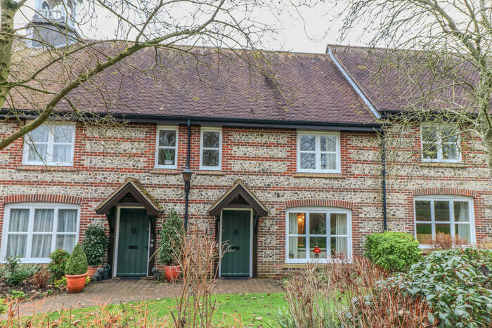 2 Bedroom Mews For Sale In Goodworth Clatford, Andover, Hampshire, SP11