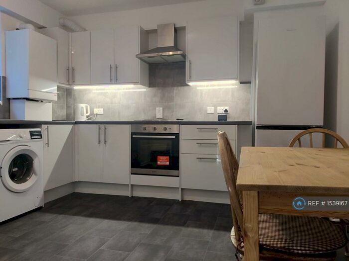 3 Bedroom Flat To Rent In Orchard Court, London, N14