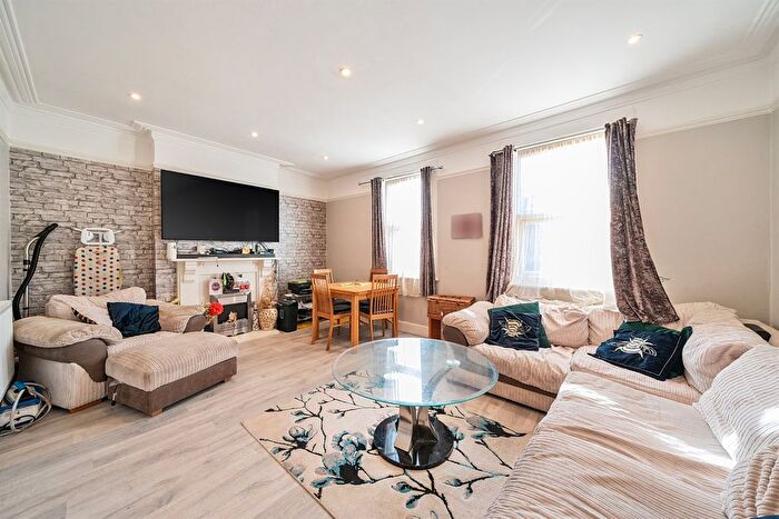 2 Bedroom Flat For Sale In Lansdowne Road, Croydon, CR0