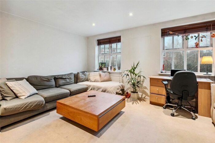 4 Bedroom Terraced House To Rent In Lisle Close, London, SW17