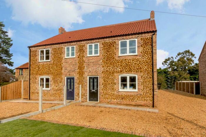 3 Bedroom Semi-Detached House To Rent In Back Lane, Pentney, PE32