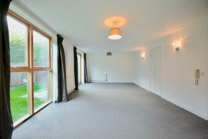2 Bedroom Flat To Rent In Huntley Crescent, Milton Keynes, MK9