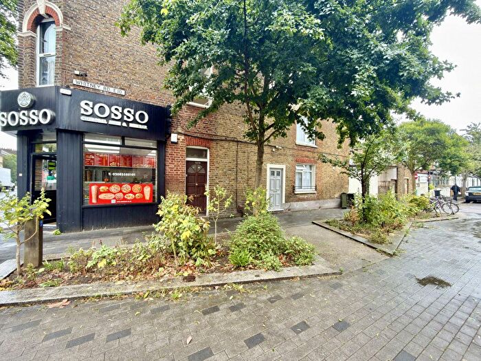 Studio To Rent In Lea Bridge Road, Leyton, E10