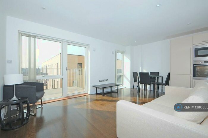 1 Bedroom Penthouse To Rent In Four Mins Walk To Tube, London, SE16