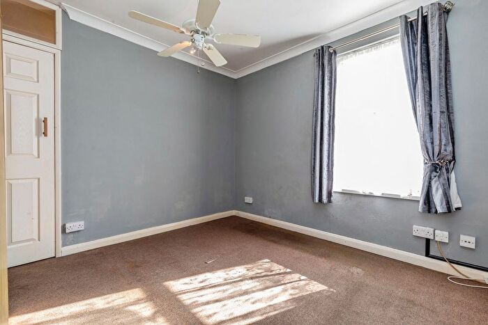 3 Bedroom Terraced House For Sale In Windmill Road, Gillingham, Kent, ME7