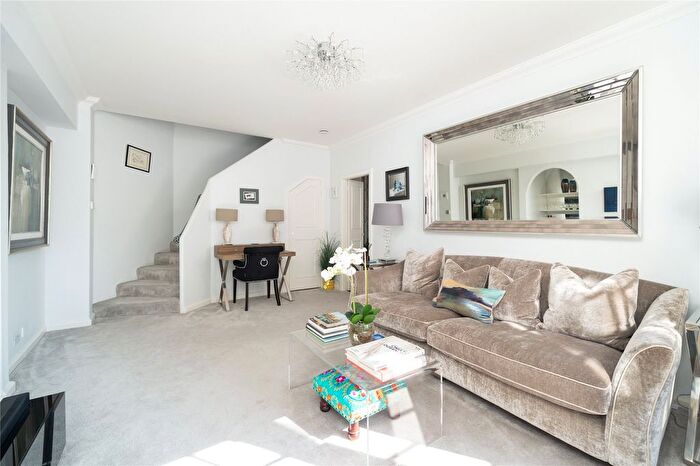 1 Bedroom Flat For Sale In Swan Court, Chelsea Manor Street, Chelsea, London, SW3