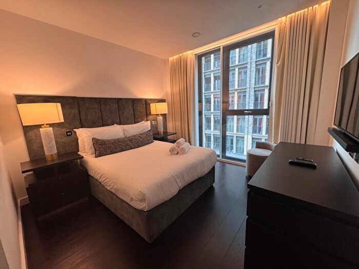 2 Bedroom Apartment To Rent In - Charles Clowes Walk, SW11