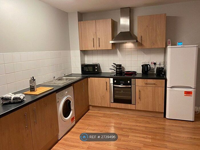 2 Bedroom Flat To Rent In Mallaby Court, Birkenhead, CH41