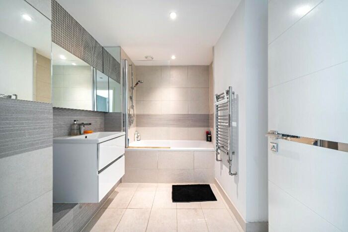 2 Bedroom Apartment To Rent In Whiting Way, London, SE16