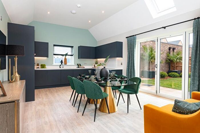 3 Bedroom Detached House For Sale In Newmarket Road, Cambridge, CB5