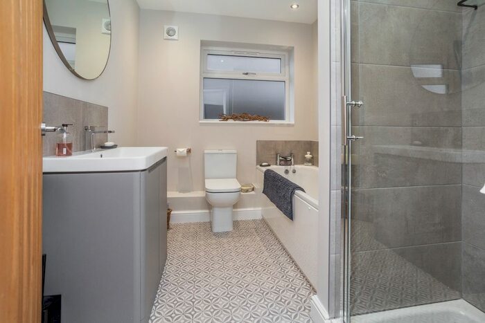 2 Bedroom Detached Bungalow For Sale In Appletree Drive, Hambleton, Selby, YO8