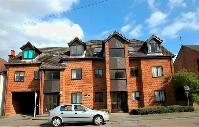 1 Bedroom Flat To Rent In Sunbury Court, AL1