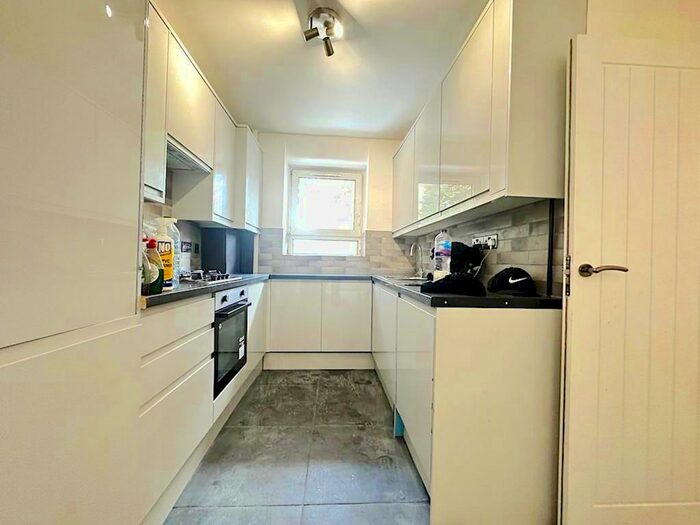 4 Bedroom Flat To Rent In Fairclough Street, Aldgate, London, E1