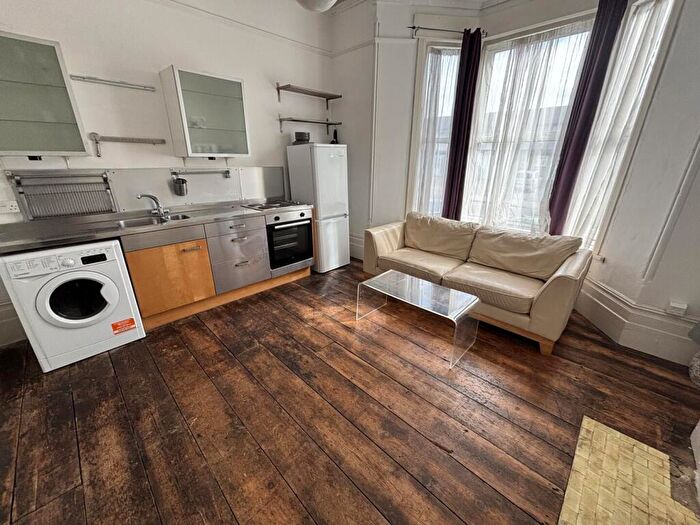1 Bedroom Flat To Rent In Selhurst Road, South Norwood, London, SE25