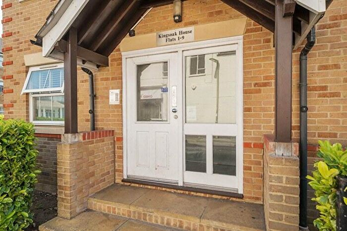 2 Bedroom Flat For Sale In Kingsoak House, Woking, Surrey, GU21