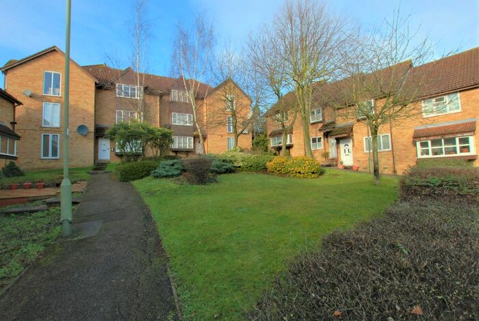 Studio To Rent In Colwyn Green, Snowdon Drive, London, NW9