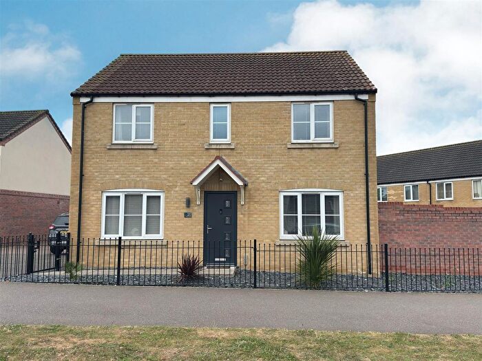 4 Bedroom Detached House For Sale In Lime Avenue, Oulton Broad, Lowestoft, Suffolk, NR32