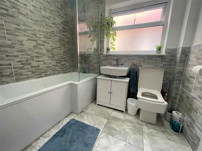 2 Bedroom Maisonette To Rent In Godstone Road, Whyteleafe, Surrey, CR3