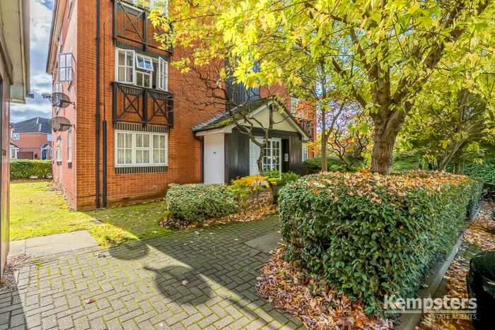 Studio To Rent In Dudley Close, Grays, RM16