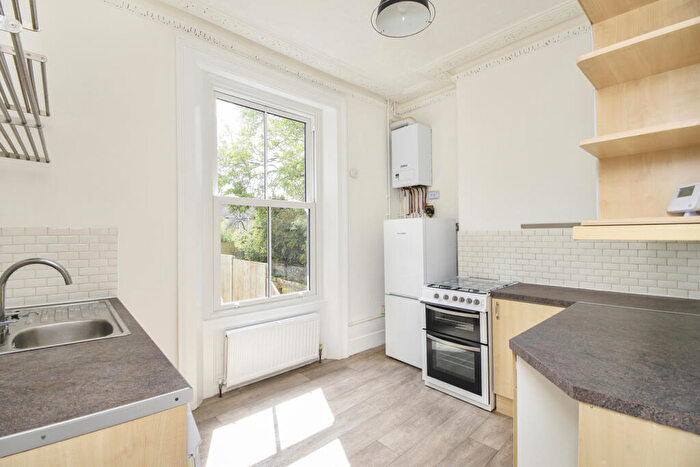 2 Bedroom House To Rent In Limes Grove, Lewisham, London, SE13