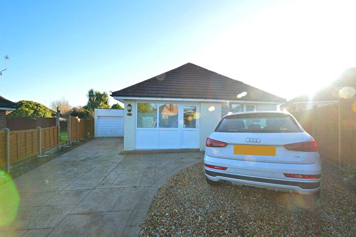 2 Bedroom Detached Bungalow For Sale In Large South-facing Garden * Lake, PO36
