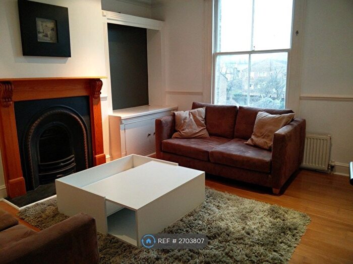 2 Bedroom Flat To Rent In Cairns Road, London, SW11
