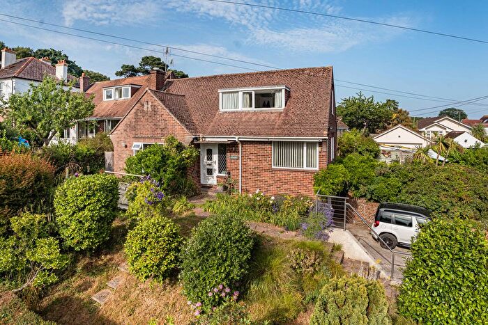 4 Bedroom Detached Bungalow For Sale In Barnsley Drive, Teignmouth, TQ14