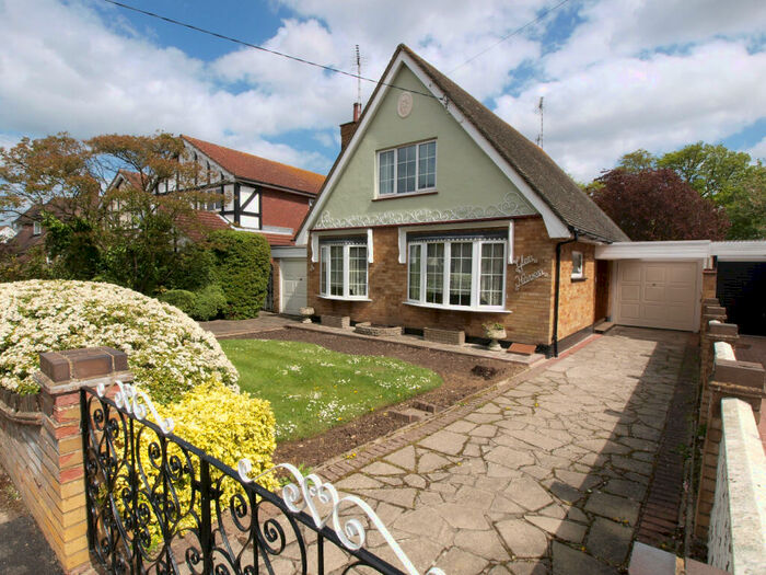 2 Bedroom Detached House To Rent In Hermitage Avenue, Benfleet, Essex, SS7