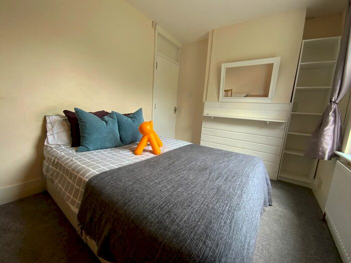 1 Bedroom Property To Rent In Hughenden Road, High Wycombe, HP13