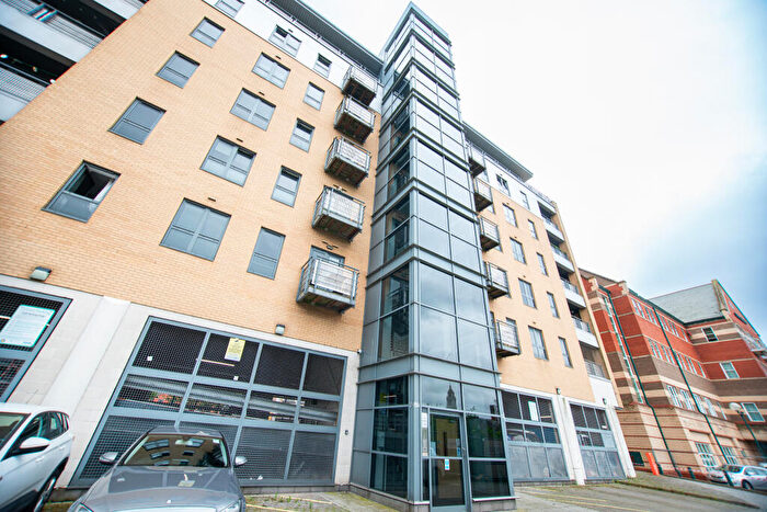 1 Bedroom Flat To Rent In Apartment Queens Court, HU1