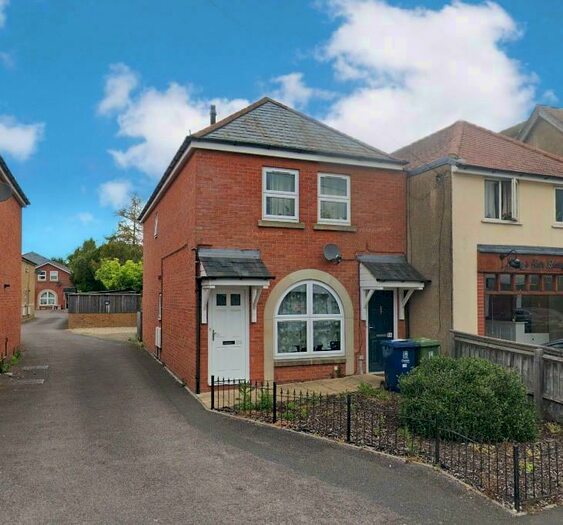 2 Bedroom Apartment To Rent In Cinnaminta Road, Headington, OX3