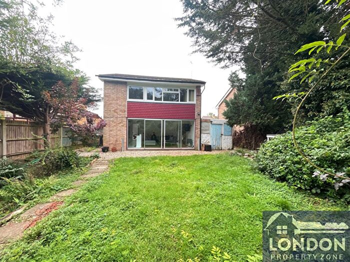 4 Bedroom Detached House To Rent In Cannon Grove, Leatherhead, KT22