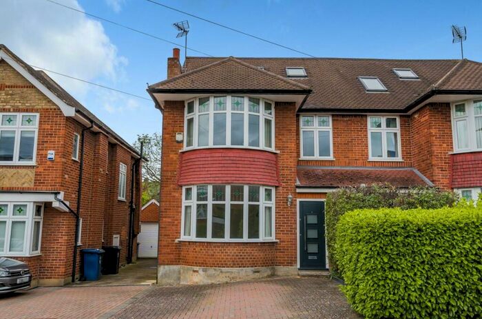 4 Bedroom Semi-Detached House To Rent In Ventnor Drive, Totteridge, N20
