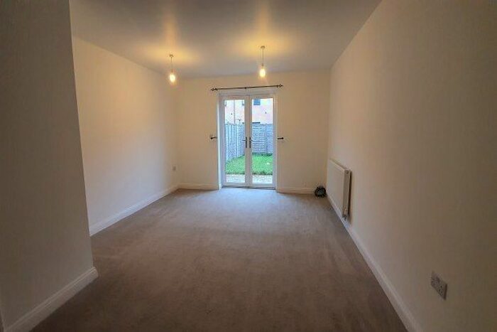 3 Bedroom Town House To Rent In Union Street, Mansfield, NG18
