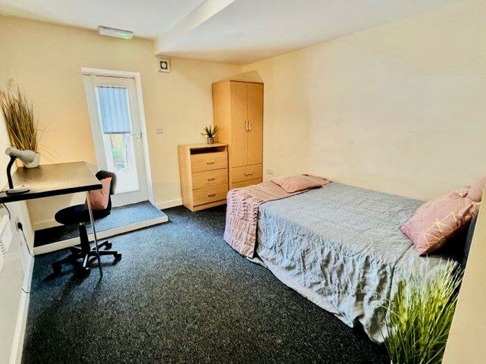 2 Bedroom Flat To Rent In Glossop Road, S10