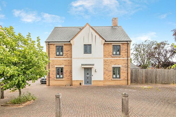 4 Bedroom Detached House For Sale In Brigade Grove, Colchester, CO2