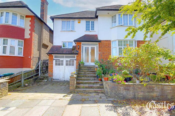4 Bedroom Detached House For Sale In North Crescent, London, N3