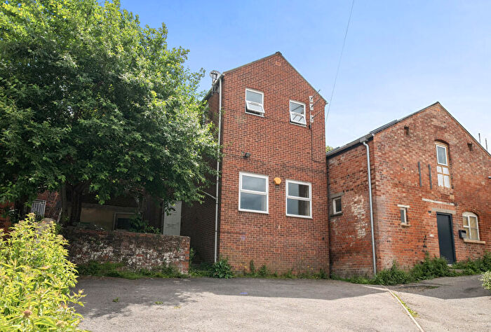2 Bedroom Apartment For Sale In Lansdown, Stroud, Gloucestershire, GL5