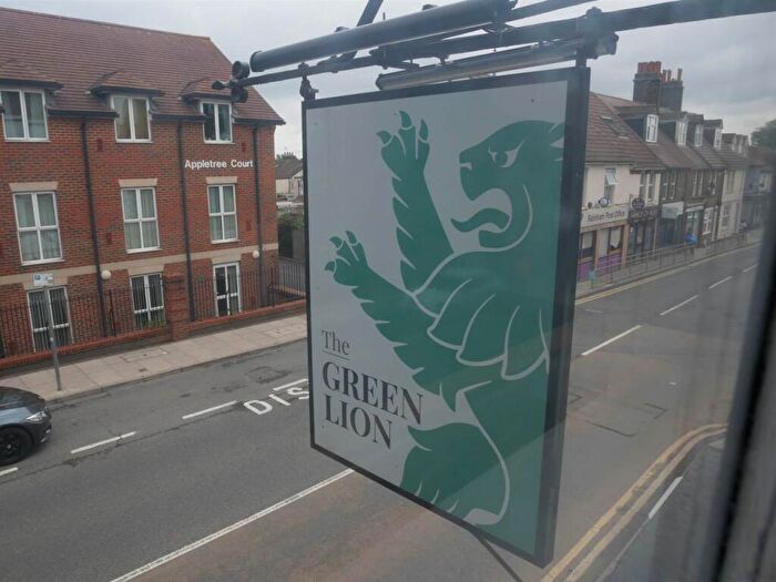 1 Bedroom Flat To Rent In High Street, Rainham, Kent, ME8