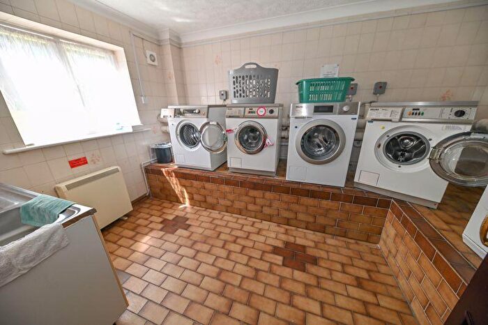 2 Bedroom Retirement Property For Sale In Havant Road, Horndean, PO8
